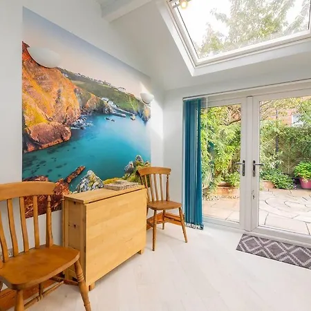 Charming 4 Bed Victorian In Apartment Bristol